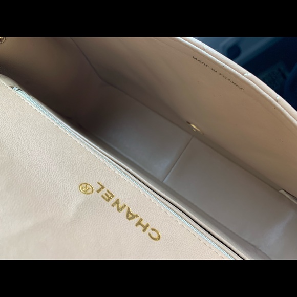 Vintage Classic Single Flap in Beige Lambskin in 24GHW - Picture 10 of 15